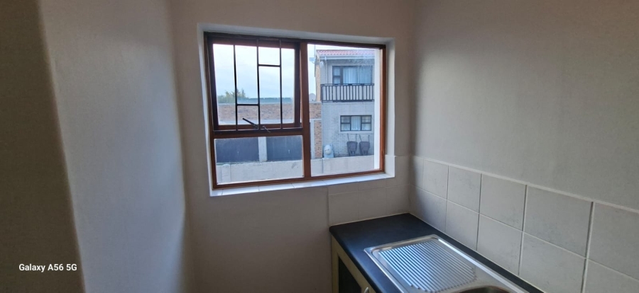 To Let 3 Bedroom Property for Rent in Heuningkloof Western Cape